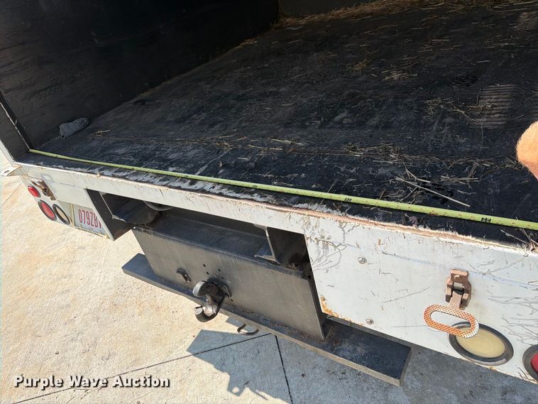 image for item FG3007 2006 Ford F550 chipper truck
