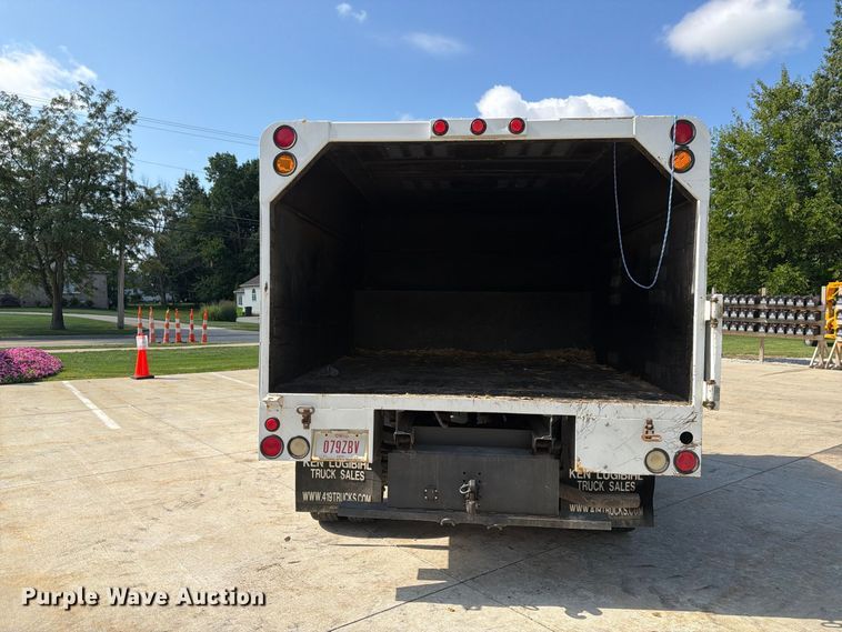 image for item FG3007 2006 Ford F550 chipper truck