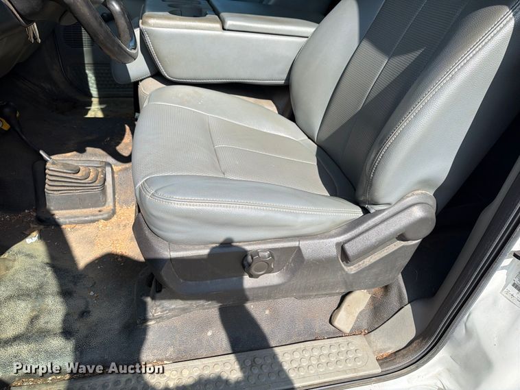 image for item FG3007 2006 Ford F550 chipper truck