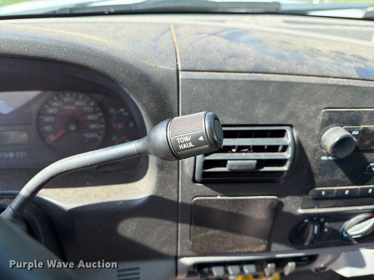 image for item FG3007 2006 Ford F550 chipper truck