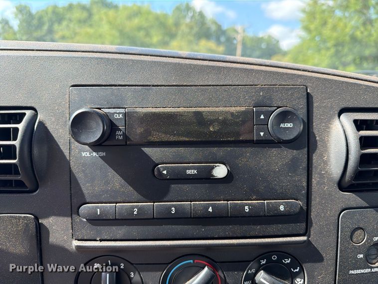 image for item FG3007 2006 Ford F550 chipper truck