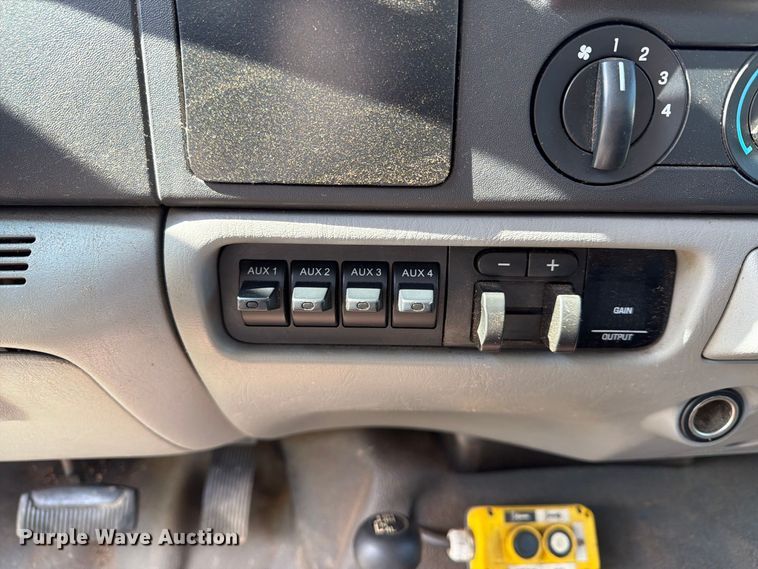 image for item FG3007 2006 Ford F550 chipper truck