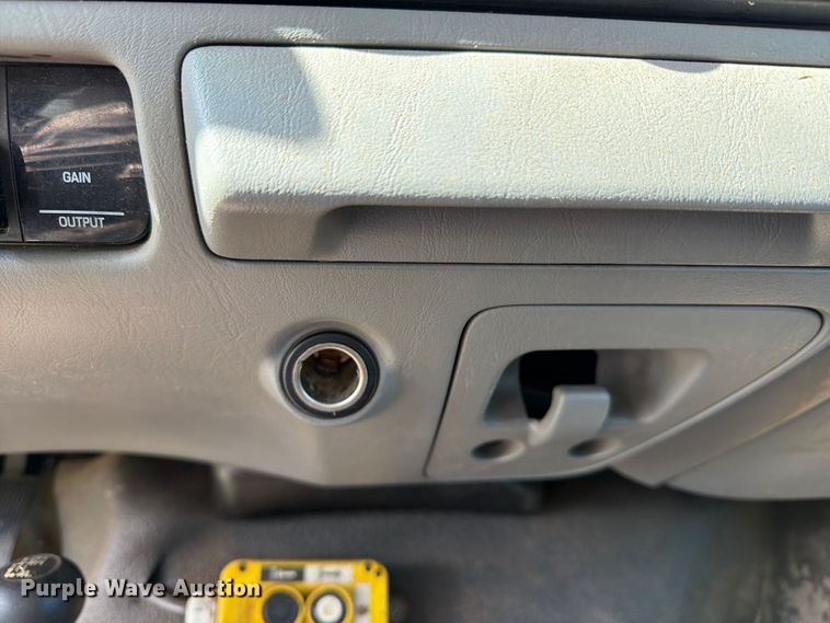 image for item FG3007 2006 Ford F550 chipper truck