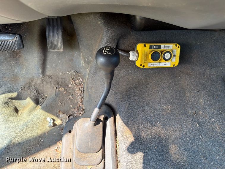 image for item FG3007 2006 Ford F550 chipper truck