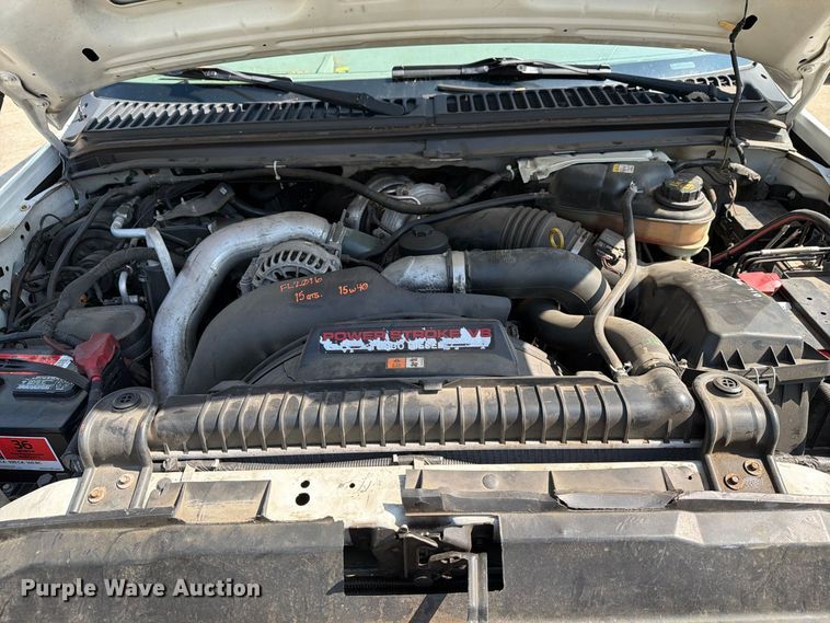image for item FG3007 2006 Ford F550 chipper truck