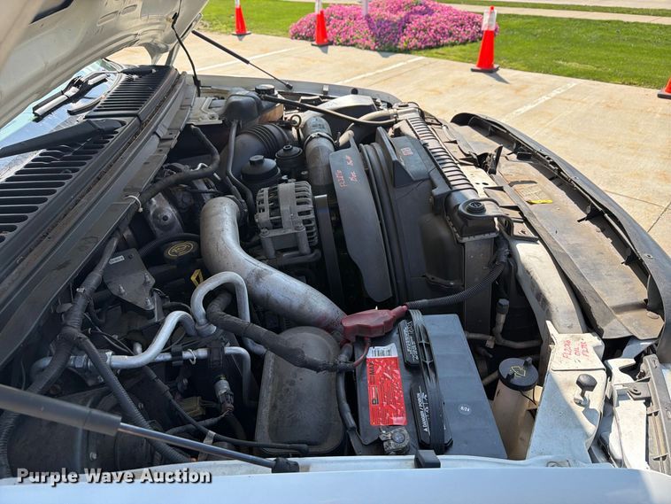 image for item FG3007 2006 Ford F550 chipper truck