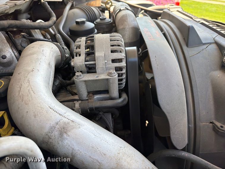 image for item FG3007 2006 Ford F550 chipper truck