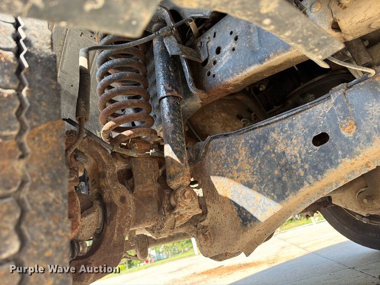 image for item FG3007 2006 Ford F550 chipper truck