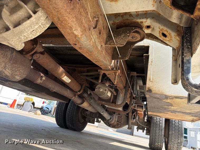 image for item FG3007 2006 Ford F550 chipper truck