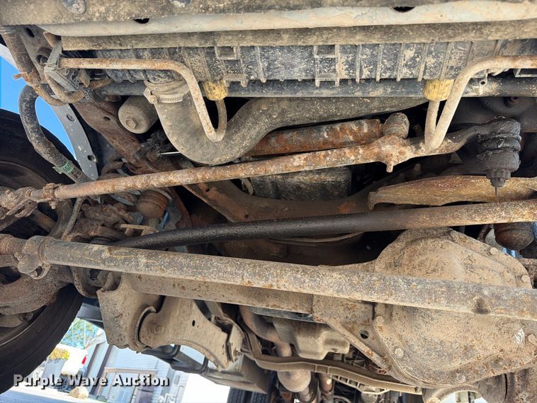image for item FG3007 2006 Ford F550 chipper truck