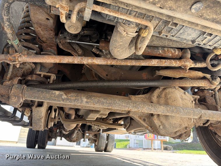 image for item FG3007 2006 Ford F550 chipper truck