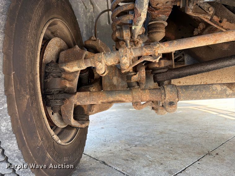 image for item FG3007 2006 Ford F550 chipper truck