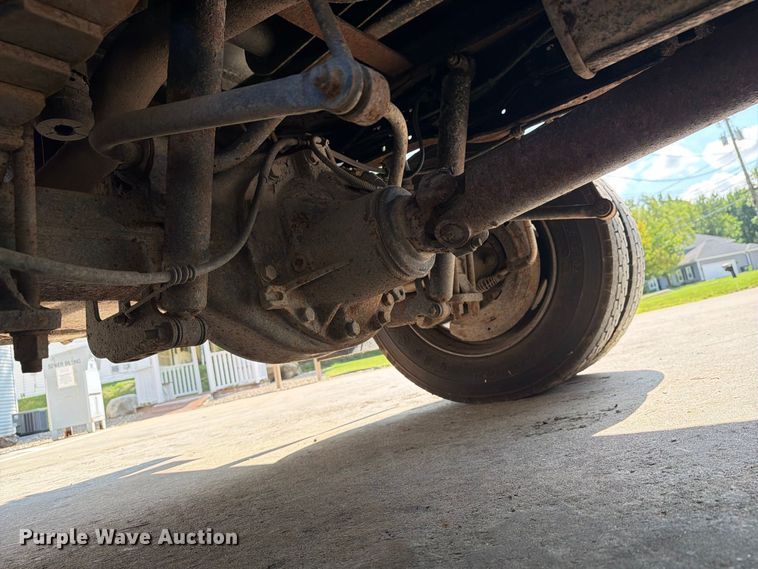 image for item FG3007 2006 Ford F550 chipper truck