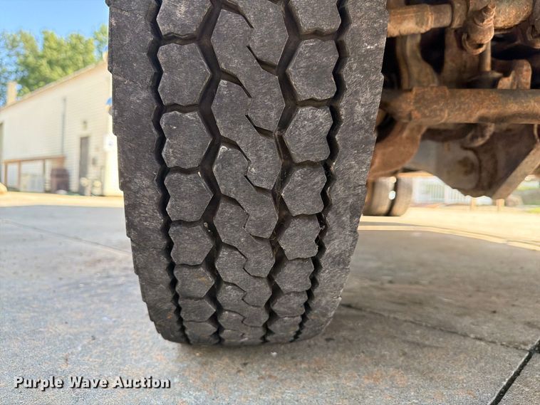 image for item FG3007 2006 Ford F550 chipper truck