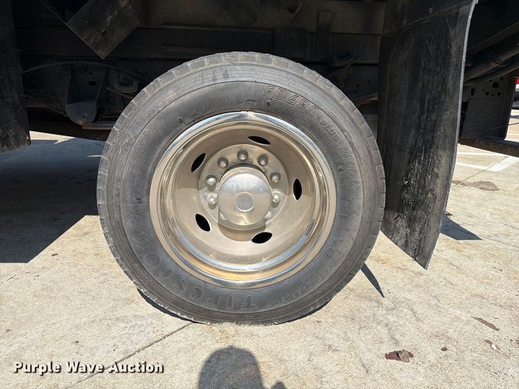 image for item FG3007 2006 Ford F550 chipper truck