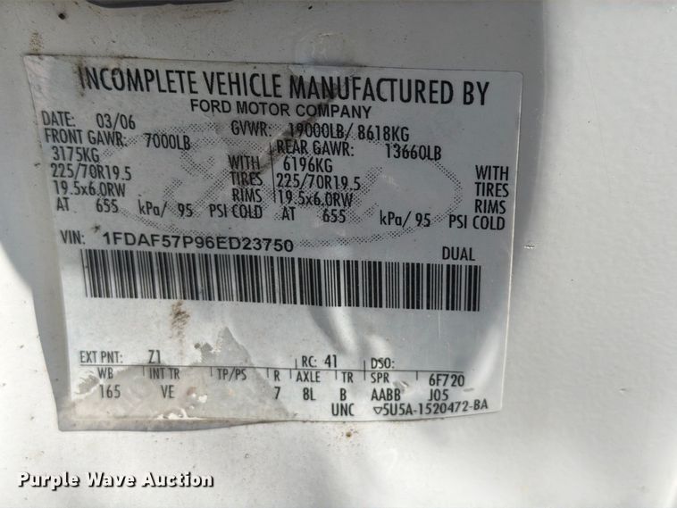 image for item FG3007 2006 Ford F550 chipper truck