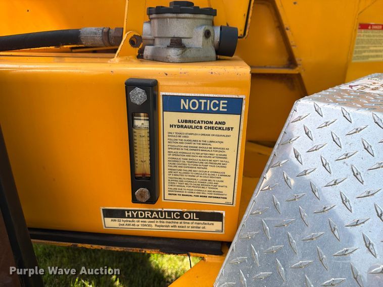 image for item FG3009 2011 Carlton 1712 wood chipper