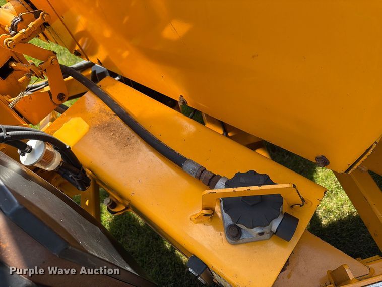 image for item FG3009 2011 Carlton 1712 wood chipper