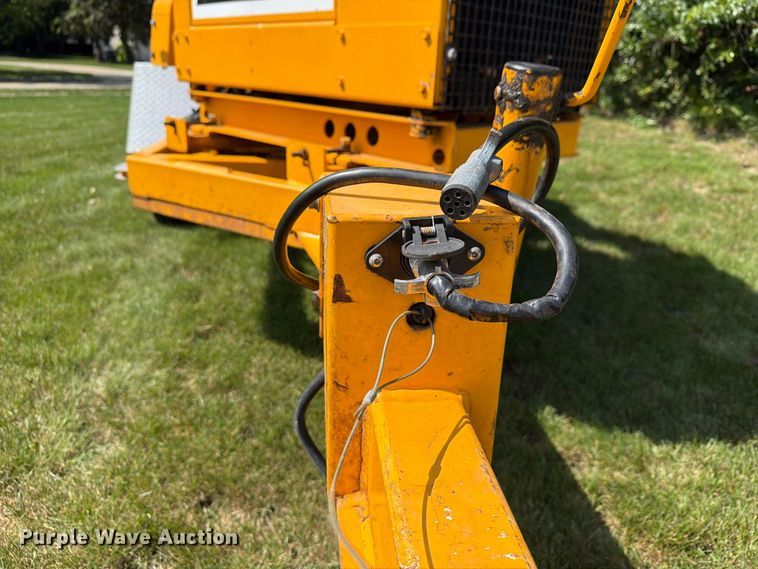 image for item FG3009 2011 Carlton 1712 wood chipper