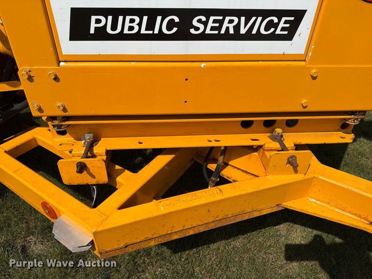 image for item FG3009 2011 Carlton 1712 wood chipper