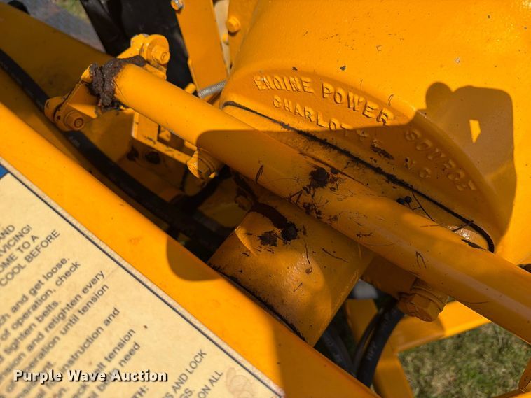 image for item FG3009 2011 Carlton 1712 wood chipper