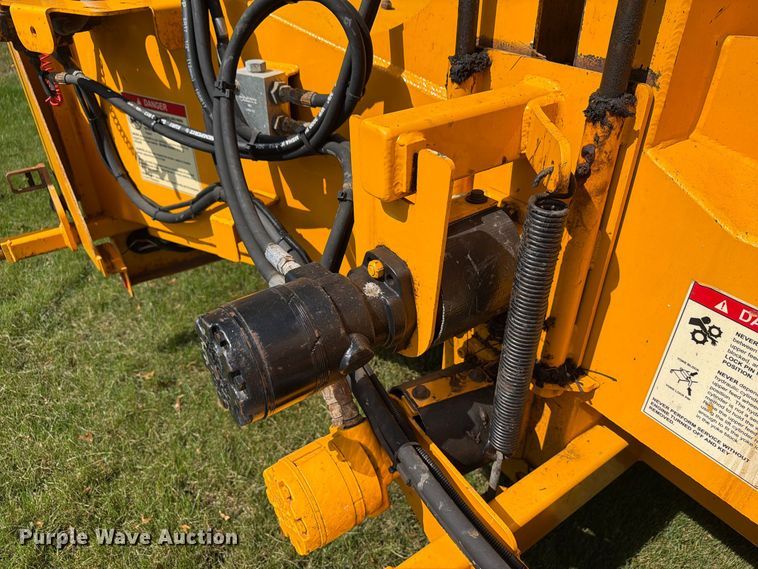 image for item FG3009 2011 Carlton 1712 wood chipper