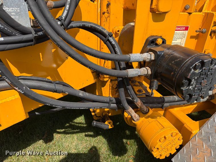 image for item FG3009 2011 Carlton 1712 wood chipper