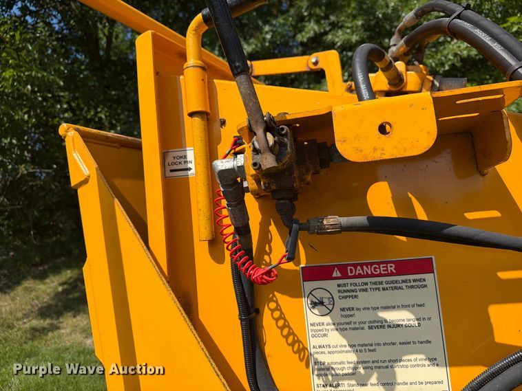 image for item FG3009 2011 Carlton 1712 wood chipper