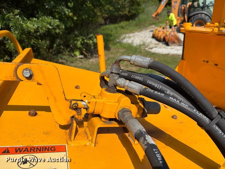 image for item FG3009 2011 Carlton 1712 wood chipper