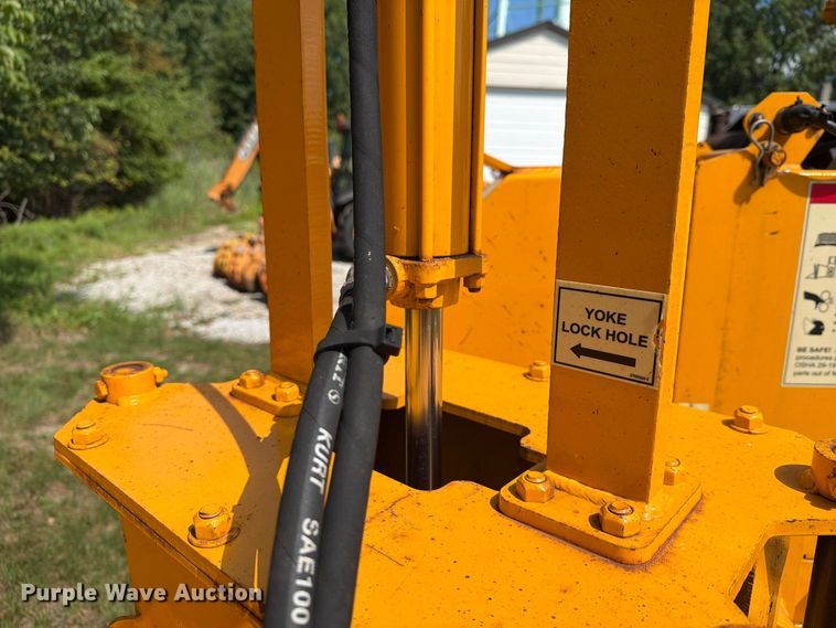 image for item FG3009 2011 Carlton 1712 wood chipper