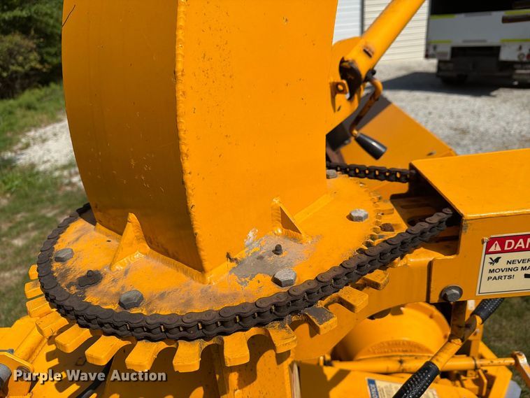image for item FG3009 2011 Carlton 1712 wood chipper