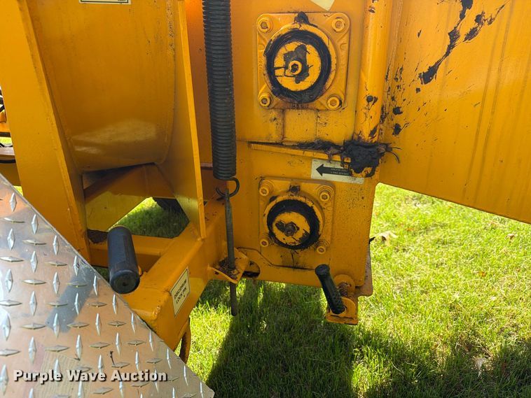 image for item FG3009 2011 Carlton 1712 wood chipper