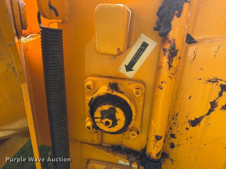 image for item FG3009 2011 Carlton 1712 wood chipper