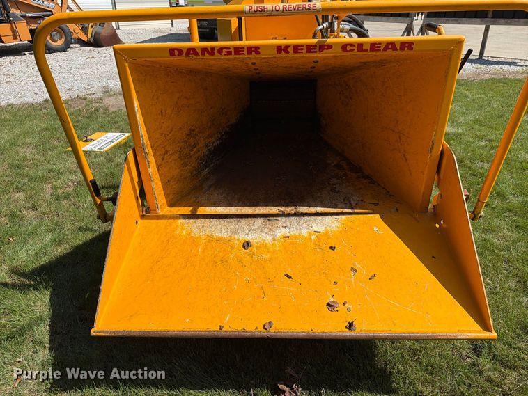 image for item FG3009 2011 Carlton 1712 wood chipper