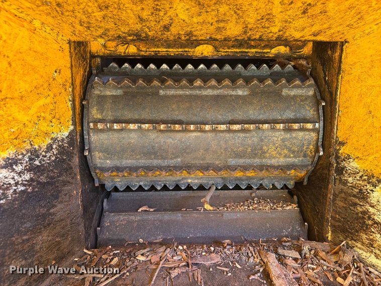image for item FG3009 2011 Carlton 1712 wood chipper