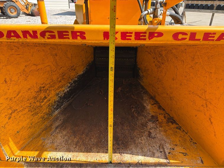image for item FG3009 2011 Carlton 1712 wood chipper