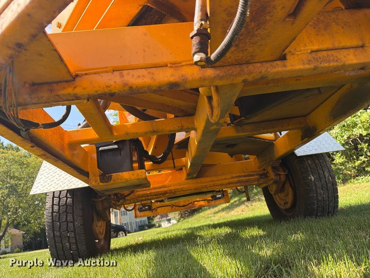 image for item FG3009 2011 Carlton 1712 wood chipper