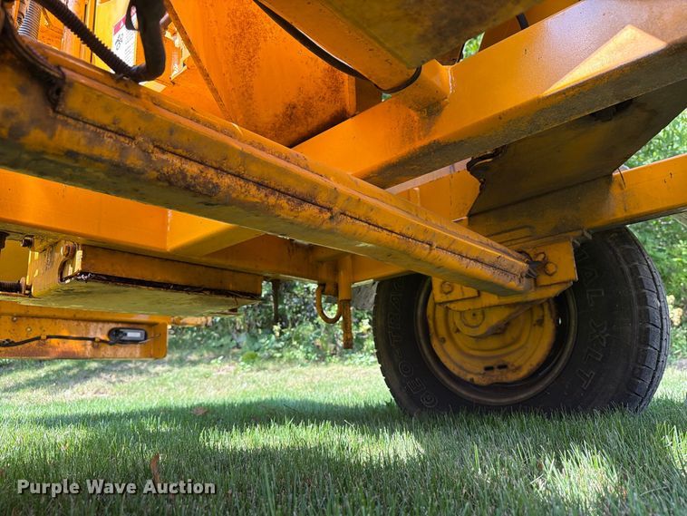 image for item FG3009 2011 Carlton 1712 wood chipper