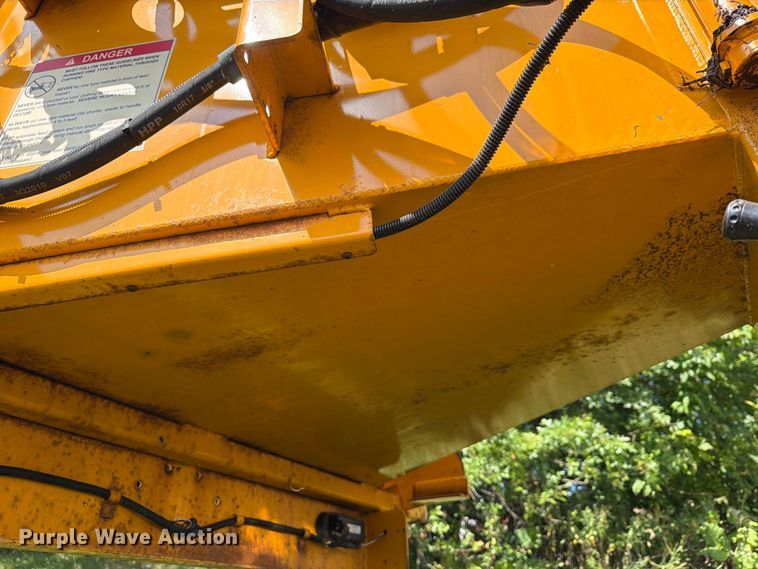 image for item FG3009 2011 Carlton 1712 wood chipper