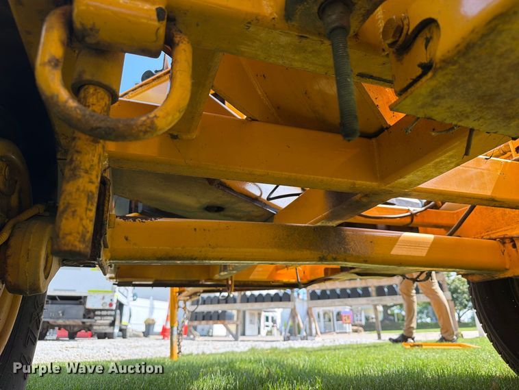image for item FG3009 2011 Carlton 1712 wood chipper