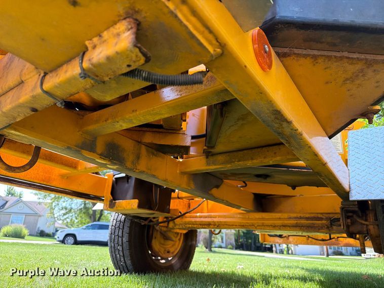 image for item FG3009 2011 Carlton 1712 wood chipper