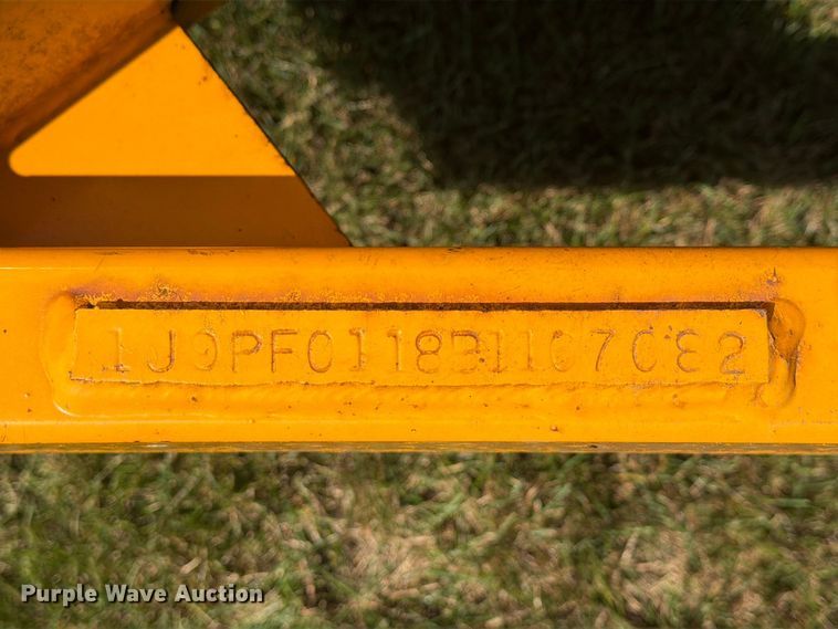 image for item FG3009 2011 Carlton 1712 wood chipper