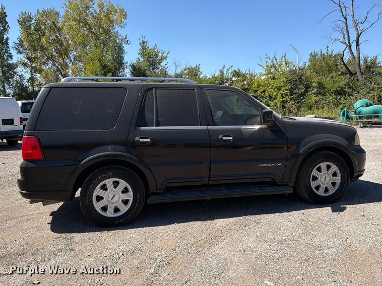 image for item FH6264 2004 Lincoln Navigator SUV