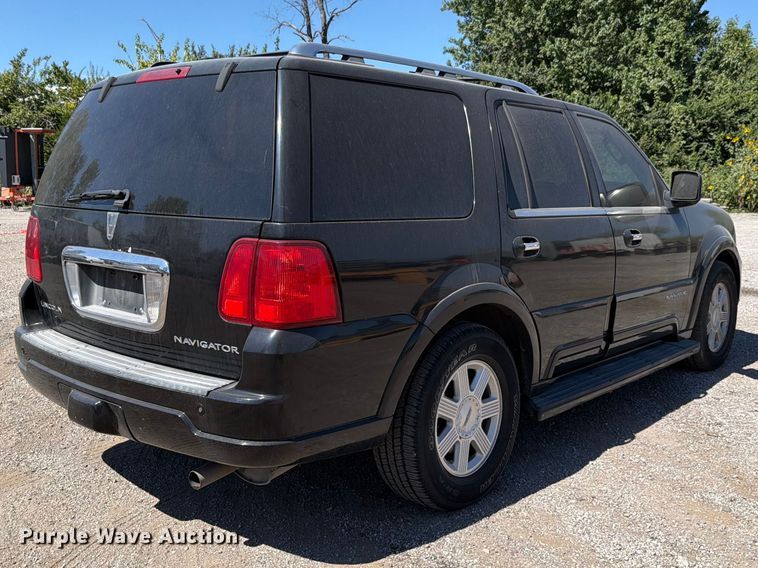 image for item FH6264 2004 Lincoln Navigator SUV