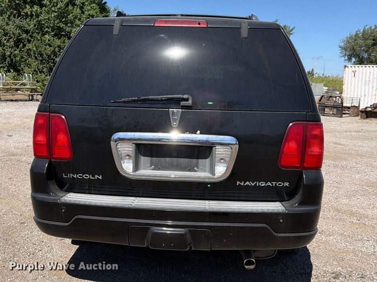 image for item FH6264 2004 Lincoln Navigator SUV