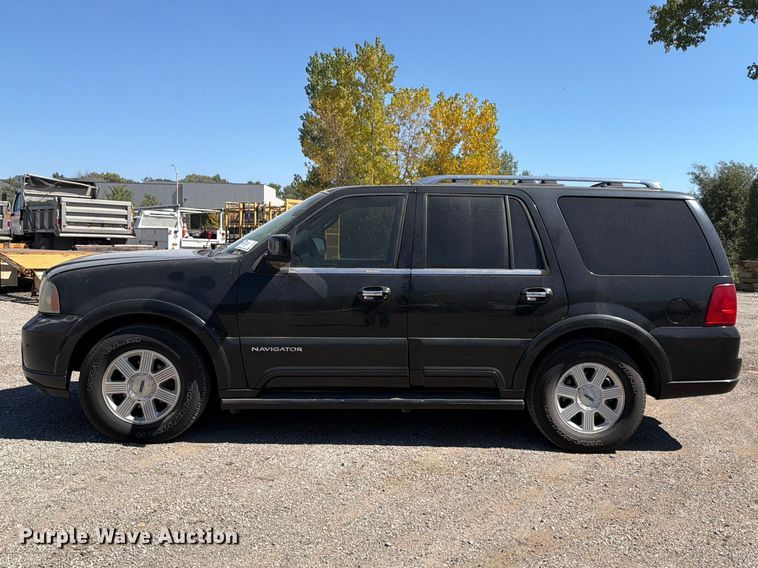 image for item FH6264 2004 Lincoln Navigator SUV