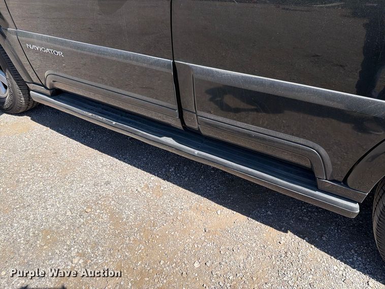 image for item FH6264 2004 Lincoln Navigator SUV