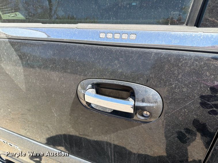 image for item FH6264 2004 Lincoln Navigator SUV