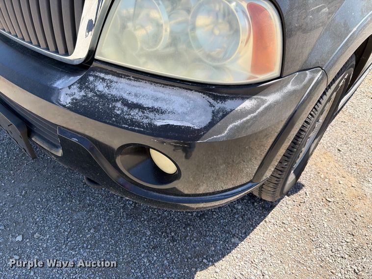 image for item FH6264 2004 Lincoln Navigator SUV