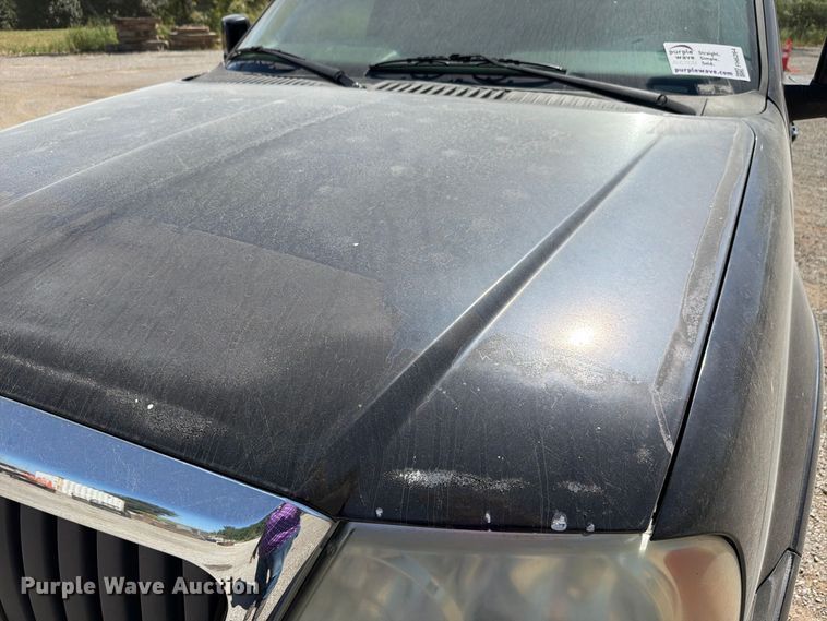 image for item FH6264 2004 Lincoln Navigator SUV